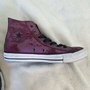 Maroon converse